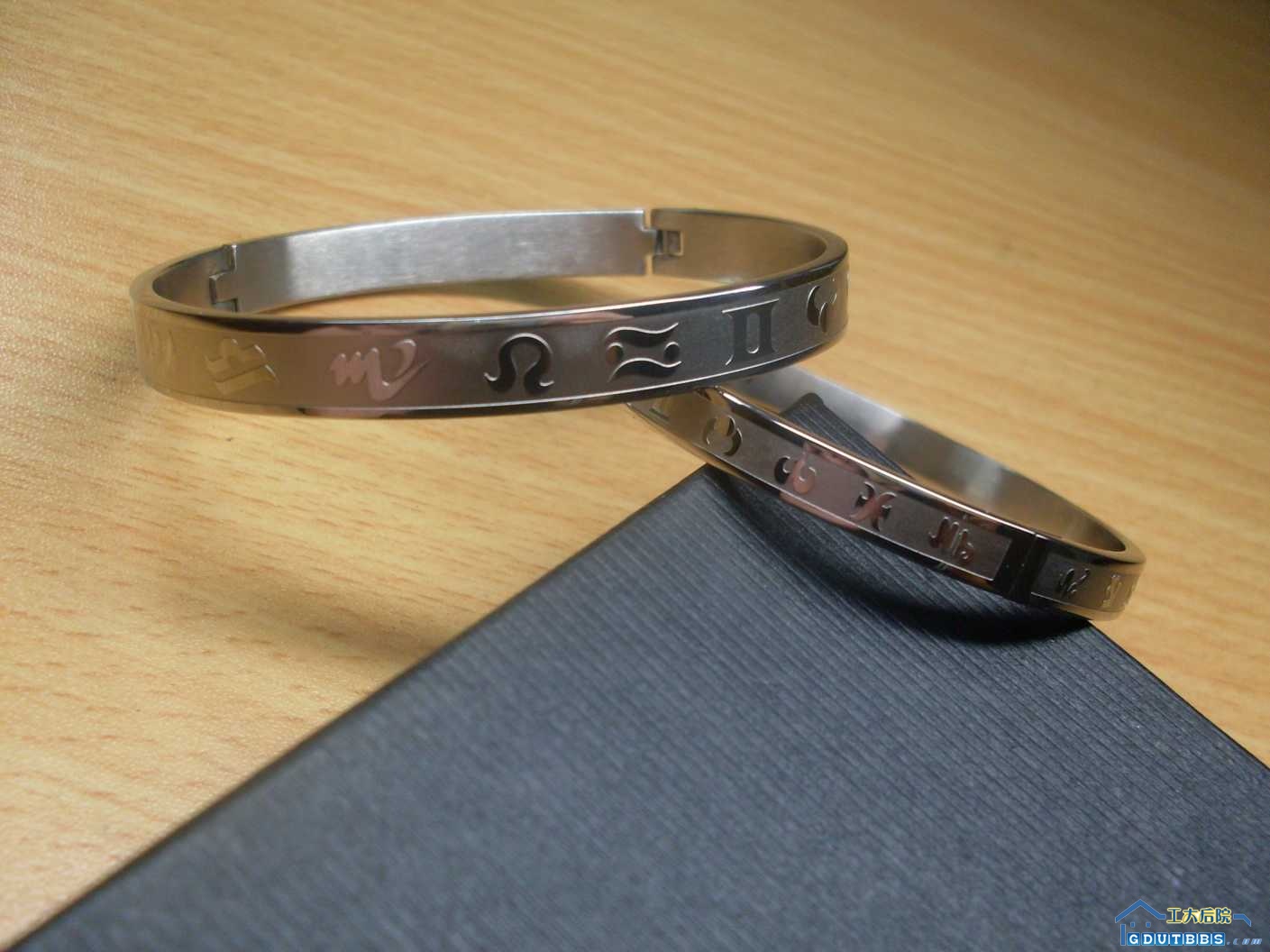 十二星座情侣镯一对售价56