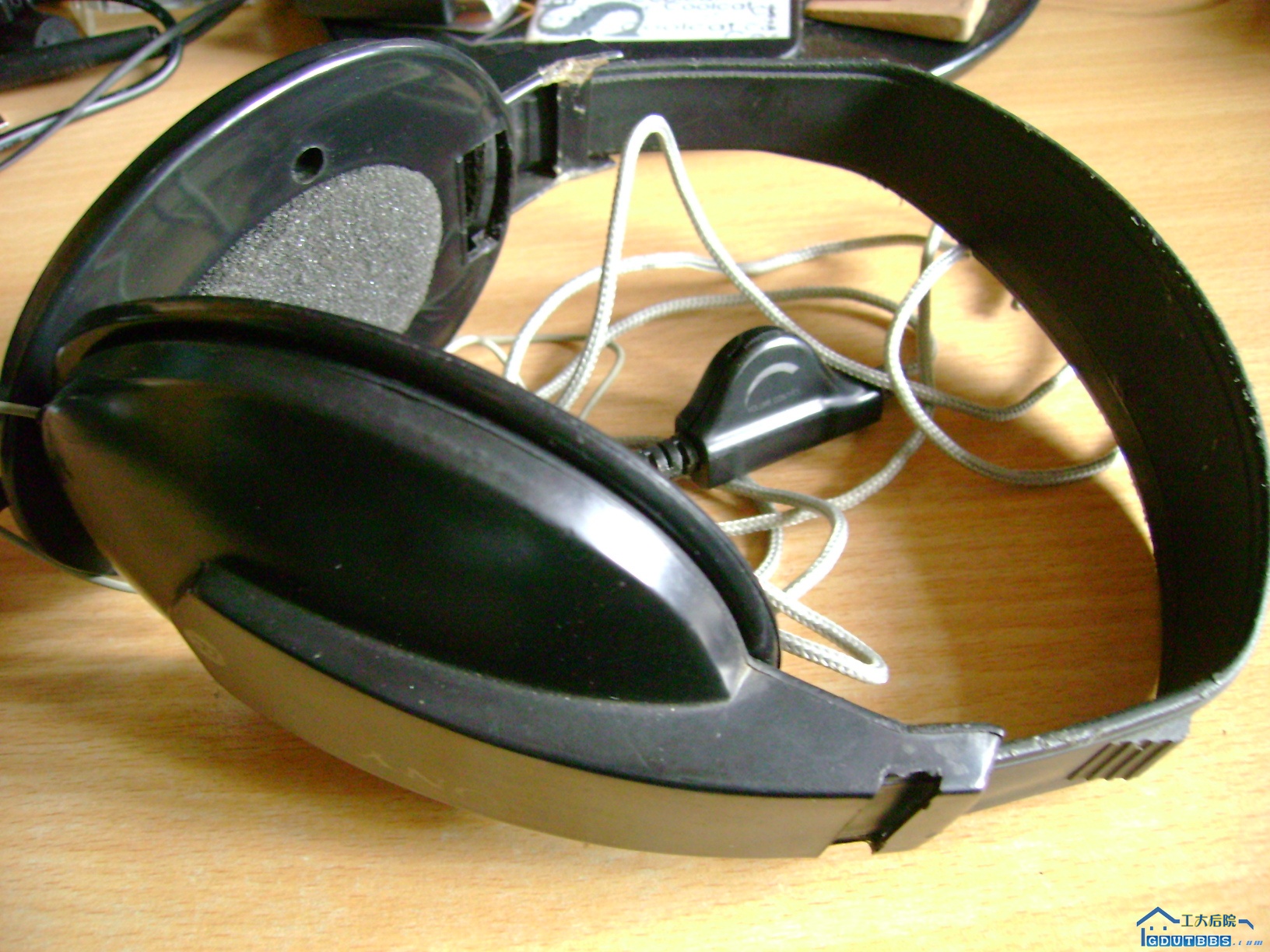 SONY很老的耳机 没有棉套 出5元