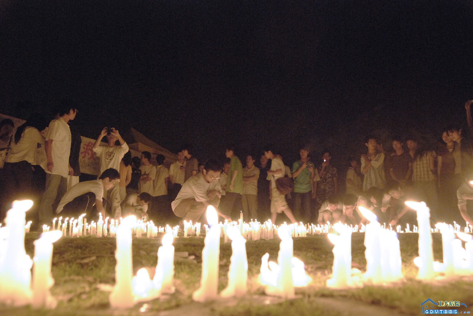 0521工大爱国学生自行组织默哀