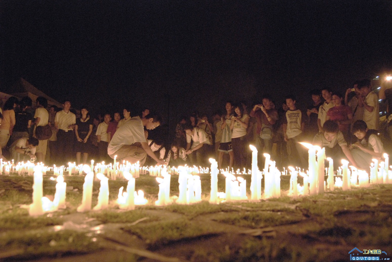 0521工大爱国学生自行组织默哀