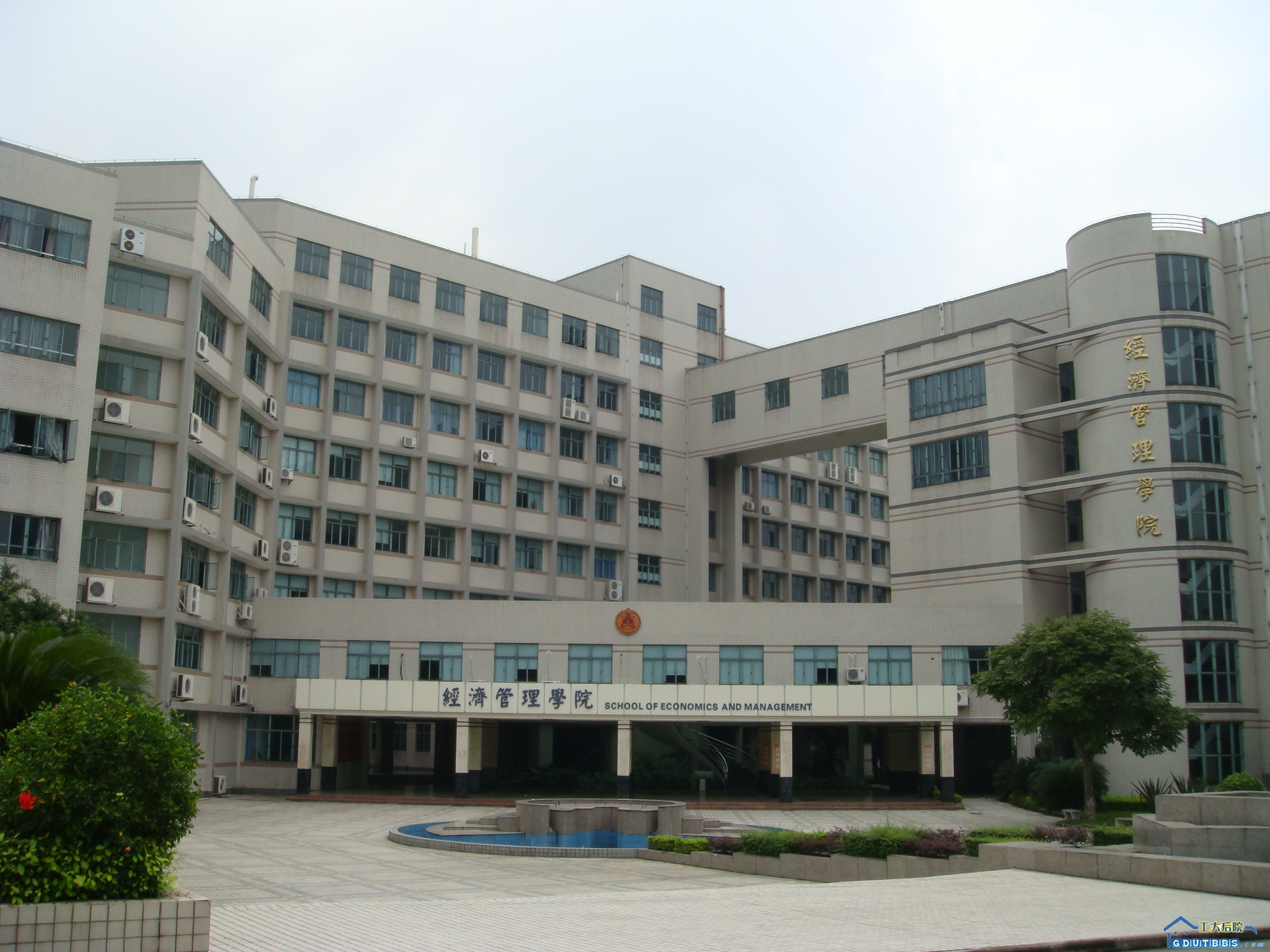 广东工业大学龙洞校区图片