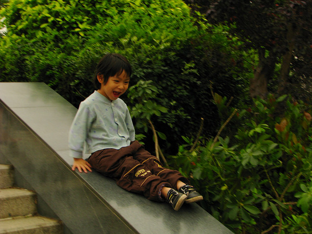 滑滑梯，也是我小时候最喜欢的。。。。。