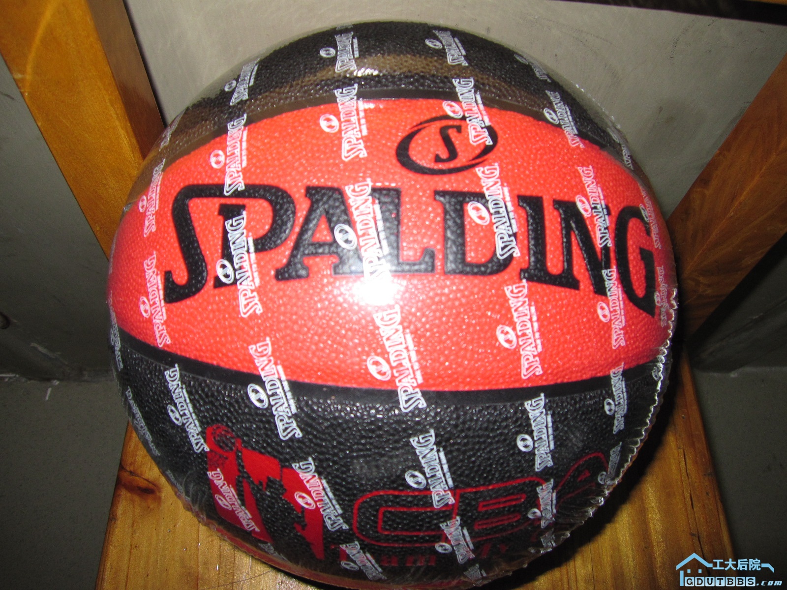 红黑斯伯丁 95元