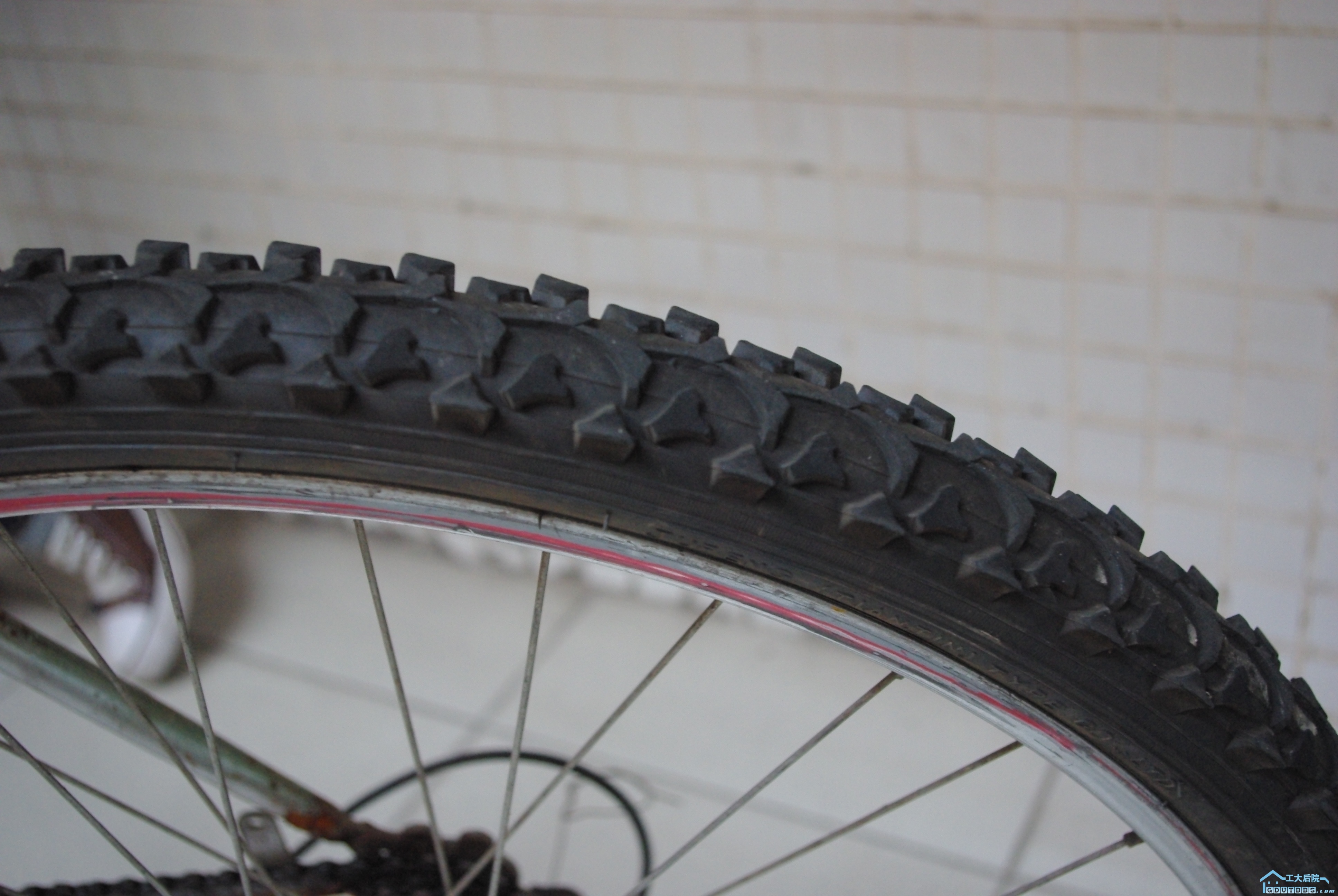 轮胎是新的