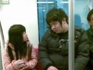toupai地铁里哪些情意绵绵的情侣们